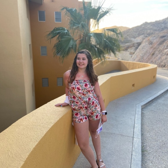 Meet your Posher, Ava - Picture 1 of 1